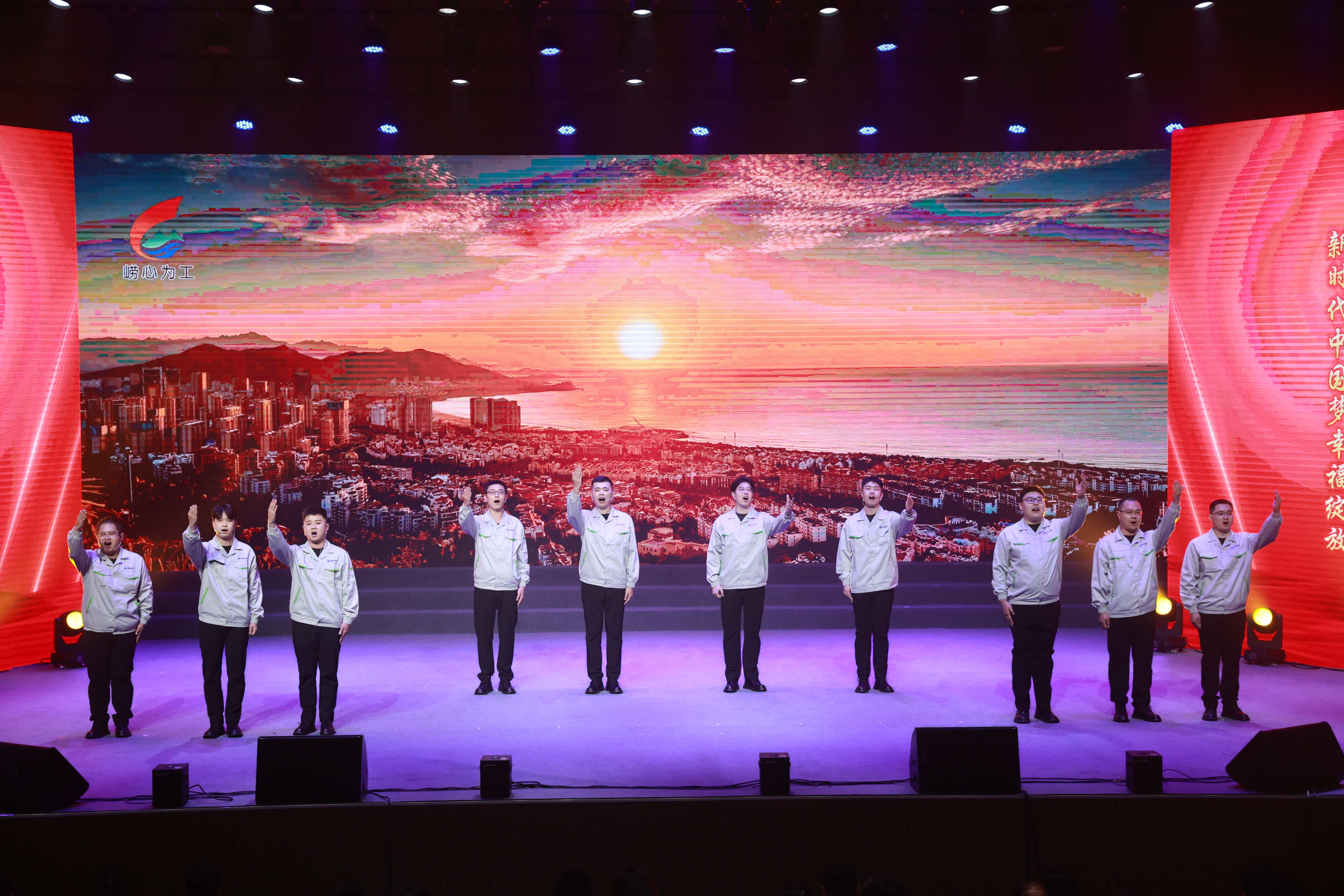 逐梦山海 劳动光荣丨2024年崂山区庆祝“五一”国际劳动节大会暨文艺演出举行(图2) 逐梦山海 劳动光荣丨2024年崂山区庆祝“五一”国际劳动节大会暨文艺演出举行(图2)