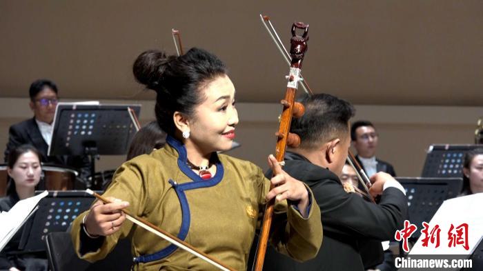 民族管弦乐《格桑花儿向阳开》在开演 以音乐盛会促文旅融合发展(图2) 民族管弦乐《格桑花儿向阳开》在开演 以音乐盛会促文旅融合发展(图2)
