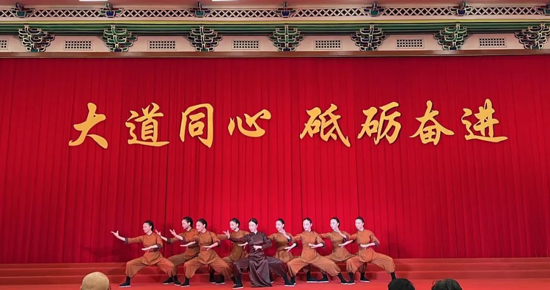 委员风采｜舞剧《咏春》选段登上全国政协2024年新年茶话会文艺演出舞台(图4)
