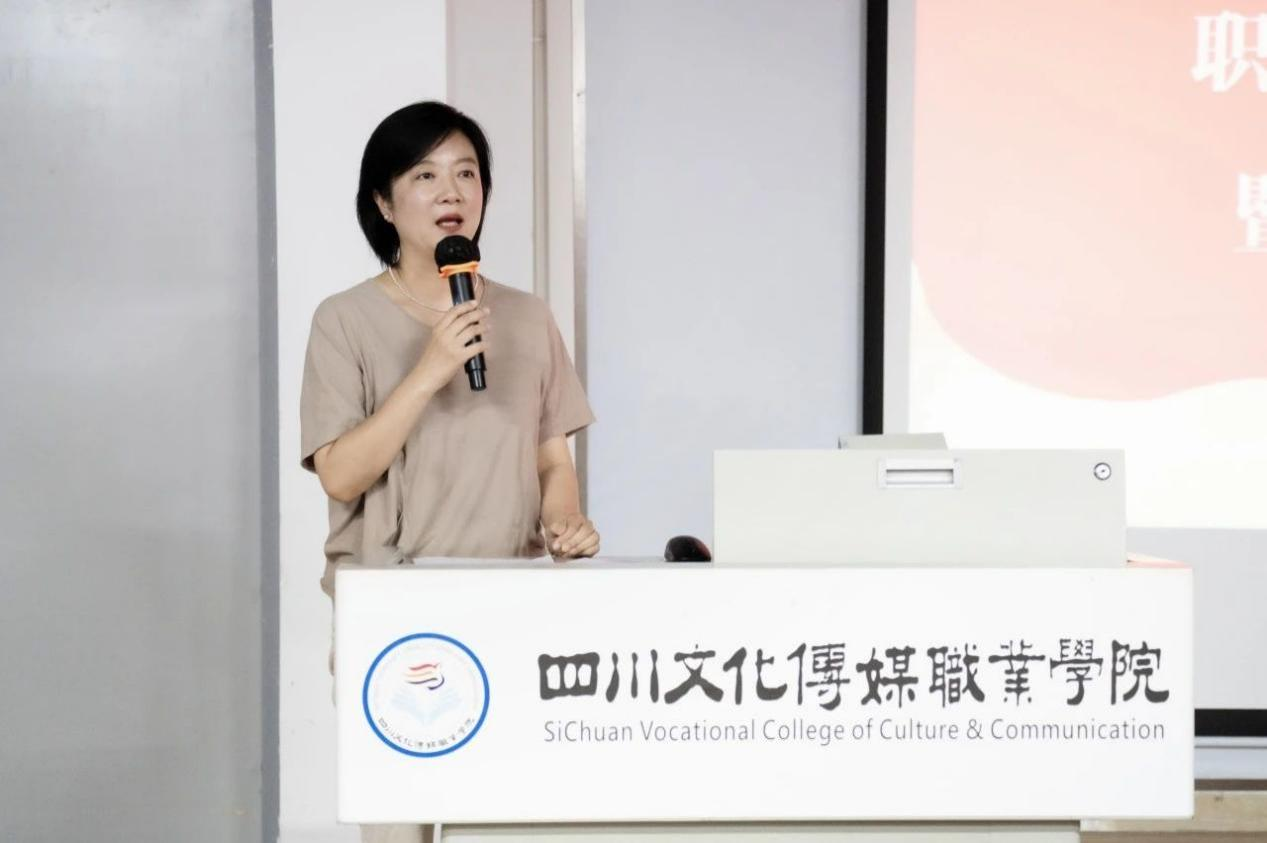 四川文化传媒职业学院举行2024年职业教育活动周启动仪式(图3) 四川文化传媒职业学院举行2024年职业教育活动周启动仪式(图3)