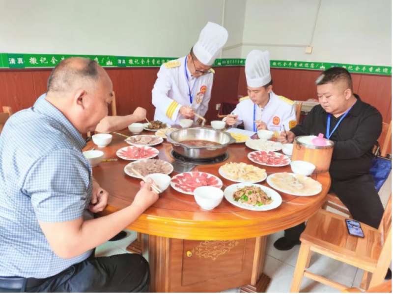 普定县2024年特色美食暨餐饮老字号评选活动走进马场镇(图2) 普定县2024年特色美食暨餐饮老字号评选活动走进马场镇(图2)