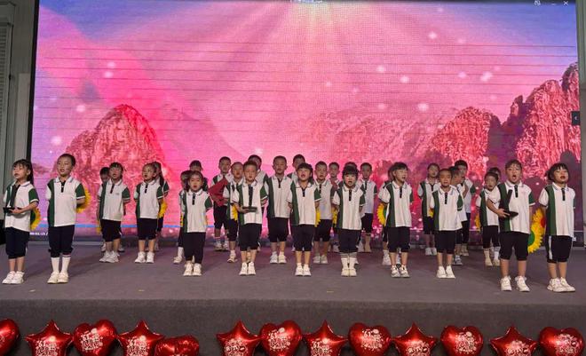“童趣六一欢乐无限”庞家镇中心幼儿园庆六一文艺汇演活动(图4) “童趣六一欢乐无限”庞家镇中心幼儿园庆六一文艺汇演活动(图4)