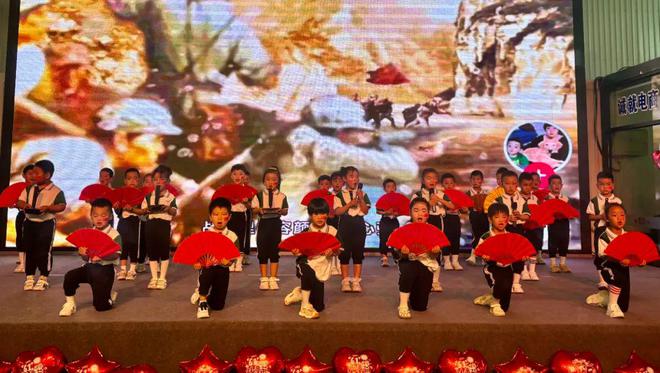 “童趣六一欢乐无限”庞家镇中心幼儿园庆六一文艺汇演活动(图17) “童趣六一欢乐无限”庞家镇中心幼儿园庆六一文艺汇演活动(图17)