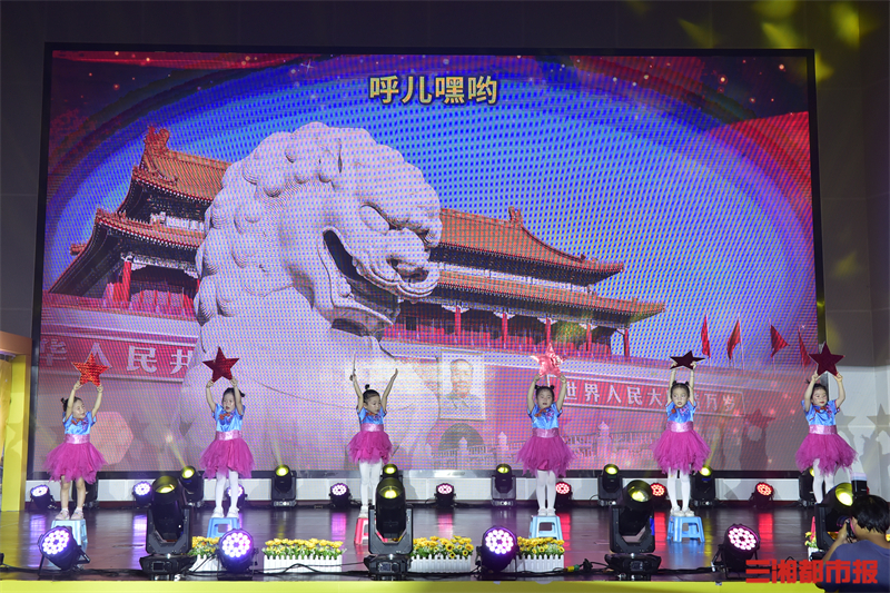 6000余名学生登上舞台2024年诺贝尔摇篮教育集团“六一”文艺汇演举行(图3) 6000余名学生登上舞台2024年诺贝尔摇篮教育集团“六一”文艺汇演举行(图3)