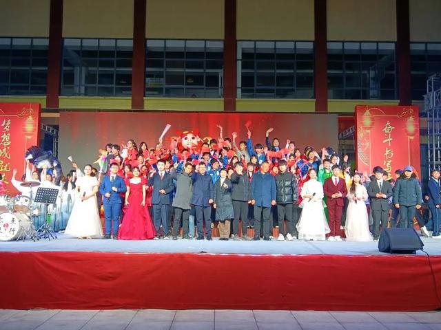 随县一中举办第九届文化艺术节暨2024年元旦晚会(图7)