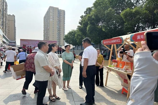 潢川县民间文艺家协会开展2024年“文化和自然遗产日”暨“我们的节日·端午节”非遗展演展示活动(图2) 潢川县民间文艺家协会开展2024年“文化和自然遗产日”暨“我们的节日·端午节”非遗展演展示活动(图2)