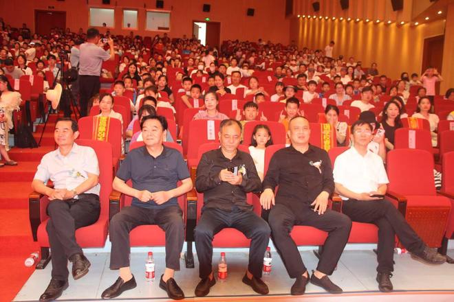 鄂州“文艺进校园”暨睿星艺术培训学校六周年庆文艺汇演精彩纷呈(图3) 鄂州“文艺进校园”暨睿星艺术培训学校六周年庆文艺汇演精彩纷呈(图3)