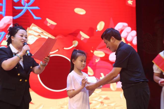 鄂州“文艺进校园”暨睿星艺术培训学校六周年庆文艺汇演精彩纷呈(图6) 鄂州“文艺进校园”暨睿星艺术培训学校六周年庆文艺汇演精彩纷呈(图6)