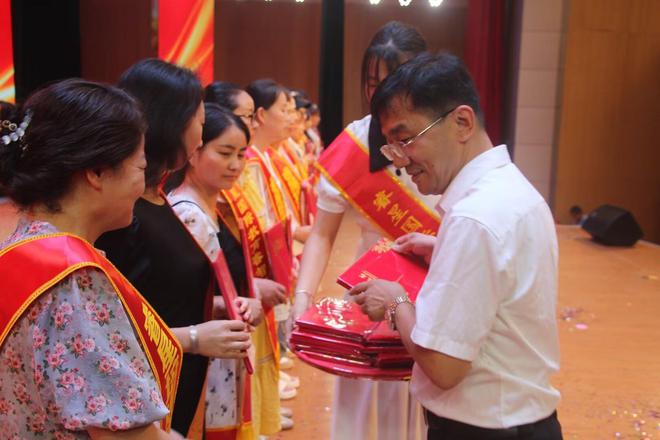 鄂州“文艺进校园”暨睿星艺术培训学校六周年庆文艺汇演精彩纷呈(图7) 鄂州“文艺进校园”暨睿星艺术培训学校六周年庆文艺汇演精彩纷呈(图7)