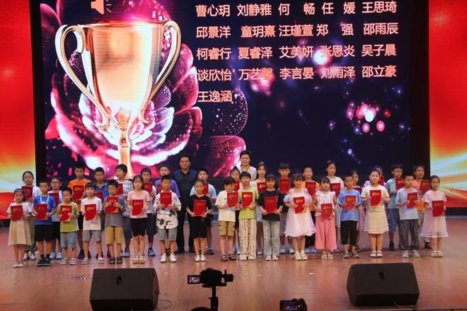 鄂州“文艺进校园”暨睿星艺术培训学校六周年庆文艺汇演精彩纷呈(图22) 鄂州“文艺进校园”暨睿星艺术培训学校六周年庆文艺汇演精彩纷呈(图22)