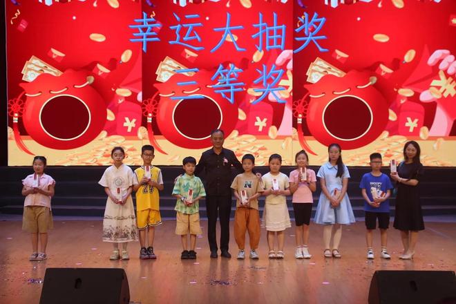 鄂州“文艺进校园”暨睿星艺术培训学校六周年庆文艺汇演精彩纷呈(图23) 鄂州“文艺进校园”暨睿星艺术培训学校六周年庆文艺汇演精彩纷呈(图23)