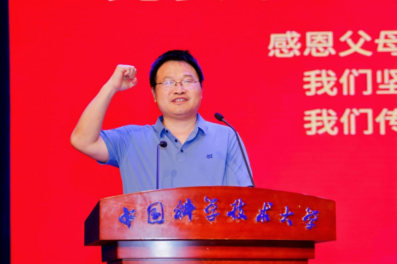 “管贤乐章”——管理学院举行2024届毕业典礼暨文艺汇演(图4) “管贤乐章”——管理学院举行2024届毕业典礼暨文艺汇演(图4)
