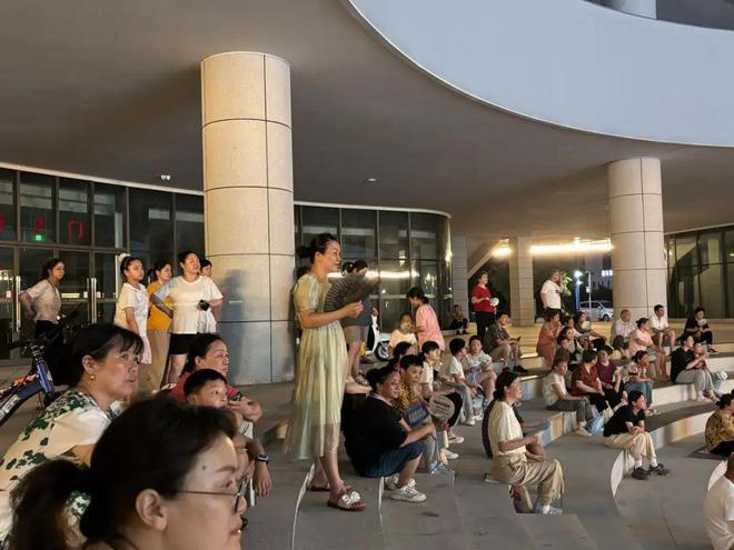 皖美夏日|“皖美夏日·洪山戏韵”2024年“非遗大舞台”巡回展演季举行首场演出!|520安徽文旅惠民消费季(图2) 皖美夏日|“皖美夏日·洪山戏韵”2024年“非遗大舞台”巡回展演季举行首场演出!|520安徽文旅惠民消费季(图2)