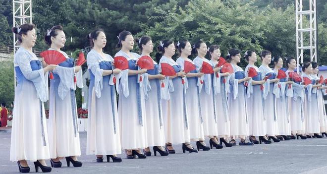安图县举办2024年“第十一届市民文化节”街道精品文艺演出(图2) 安图县举办2024年“第十一届市民文化节”街道精品文艺演出(图2)