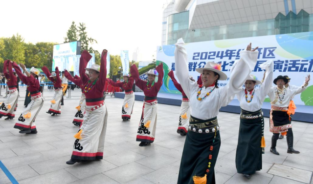 西安经开区2024年夏季群众文化艺术展演活动开幕(图2) 西安经开区2024年夏季群众文化艺术展演活动开幕(图2)