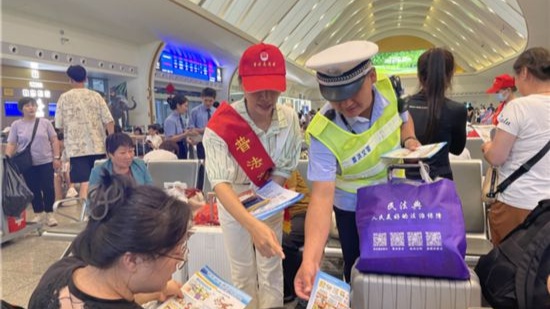 2024年“全国网络普法行·云南站”活动普法专列正式发车(图12) 2024年“全国网络普法行·云南站”活动普法专列正式发车(图12)