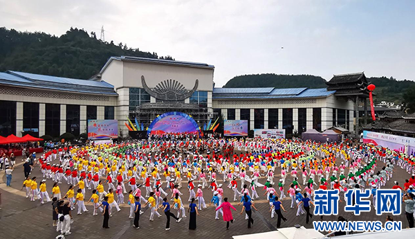 2024年全国老年人广场舞健身大联动贵州主会场活动开幕(图2) 2024年全国老年人广场舞健身大联动贵州主会场活动开幕(图2)