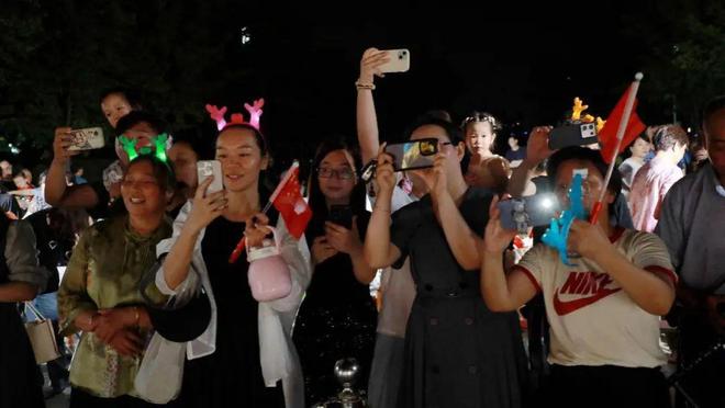 情满中秋 喜迎国庆|百姓大舞台文艺展演暨2024年红枫艺术团公园公益晚会浓情上演!(图2) 情满中秋 喜迎国庆|百姓大舞台文艺展演暨2024年红枫艺术团公园公益晚会浓情上演!(图2)