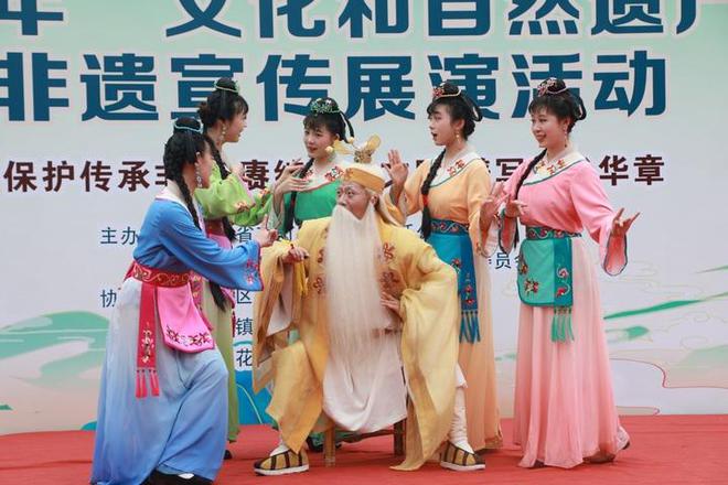 2024文化和自然遗产日展演活动贵阳青岩古镇举行(图3) 2024文化和自然遗产日展演活动贵阳青岩古镇举行(图3)