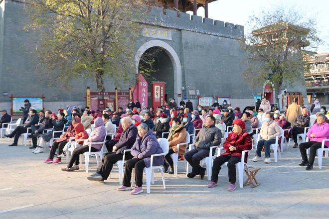 泰安市优质文化资源走基层暨2024年肥城市文艺轻骑兵下基层惠民演出走进新城街道(图5) 泰安市优质文化资源走基层暨2024年肥城市文艺轻骑兵下基层惠民演出走进新城街道(图5)