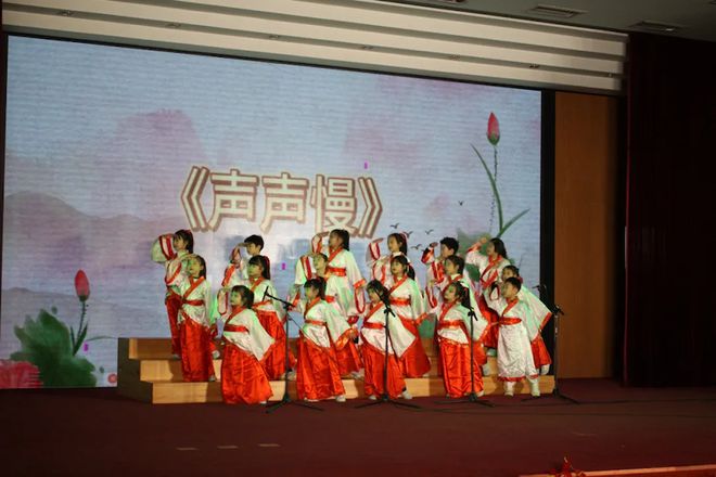 陈经纶中学崇实分校举行2024年百名标兵表彰暨学生风采展示活动(图3) 陈经纶中学崇实分校举行2024年百名标兵表彰暨学生风采展示活动(图3)