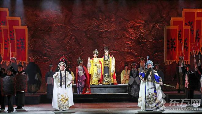 一年演出超万场 上海18家市级国有文艺院团创作演出量质齐升(图2) 一年演出超万场 上海18家市级国有文艺院团创作演出量质齐升(图2)