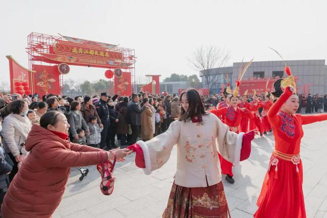 再上央视!2025江都新春游园会火热出圈……(图6) 再上央视!2025江都新春游园会火热出圈……(图6)