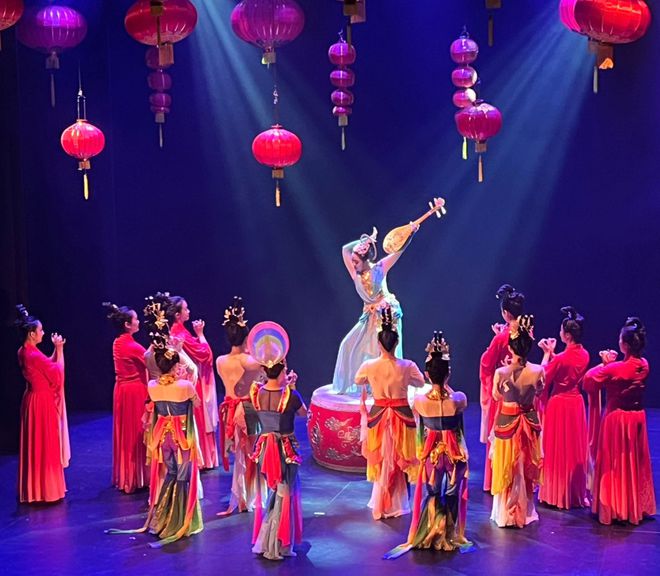 英国伟福市蛇年中国新春汇演举行(图2)