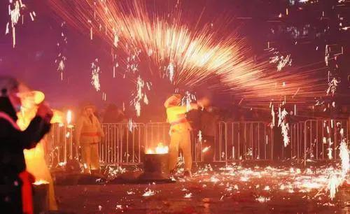 中国年里的“安顺味”——我市2025年春节期间系列文化活动回眸(图3) 中国年里的“安顺味”——我市2025年春节期间系列文化活动回眸(图3)