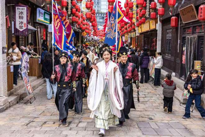 中国年里的“安顺味”——我市2025年春节期间系列文化活动回眸(图4) 中国年里的“安顺味”——我市2025年春节期间系列文化活动回眸(图4)