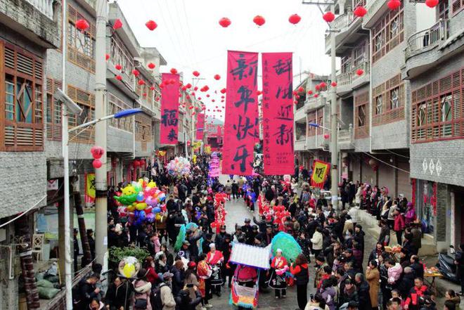 中国年里的“安顺味”——我市2025年春节期间系列文化活动回眸(图7) 中国年里的“安顺味”——我市2025年春节期间系列文化活动回眸(图7)