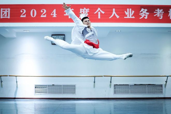 经典版舞剧《长恨歌》重启在即 艺术团以考核为靶向提升演出品质(图4)