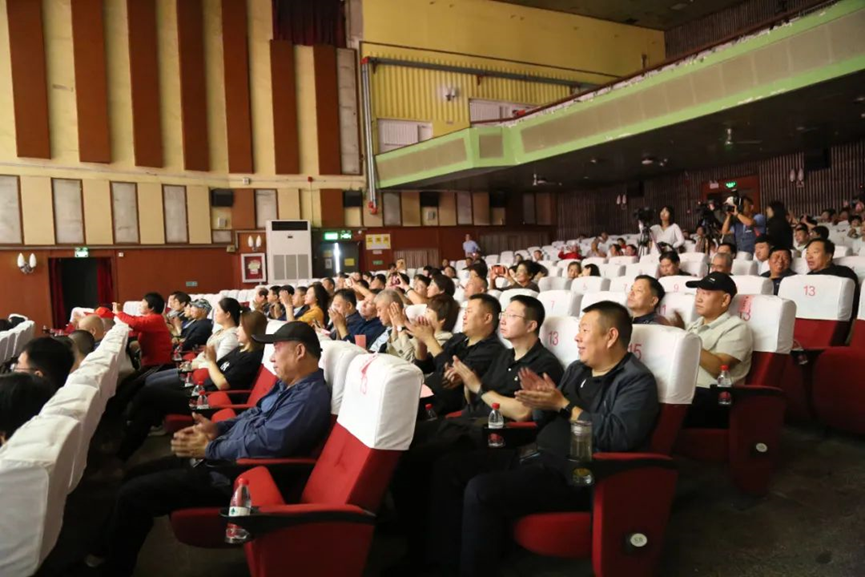 良乡镇举办2024年“奋进强国路 阔步新征程”庆祝中华人民共和国成立75周年文艺演出(图2) 良乡镇举办2024年“奋进强国路 阔步新征程”庆祝中华人民共和国成立75周年文艺演出(图2)