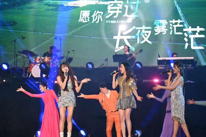 上海大世界发布“演艺娱乐新物种孵化器”战略;2024年大型音乐节票房收入近24亿元(图17) 上海大世界发布“演艺娱乐新物种孵化器”战略;2024年大型音乐节票房收入近24亿元(图17)