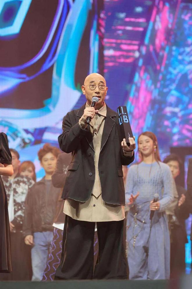 上海大世界发布“演艺娱乐新物种孵化器”战略;2024年大型音乐节票房收入近24亿元(图11) 上海大世界发布“演艺娱乐新物种孵化器”战略;2024年大型音乐节票房收入近24亿元(图11)